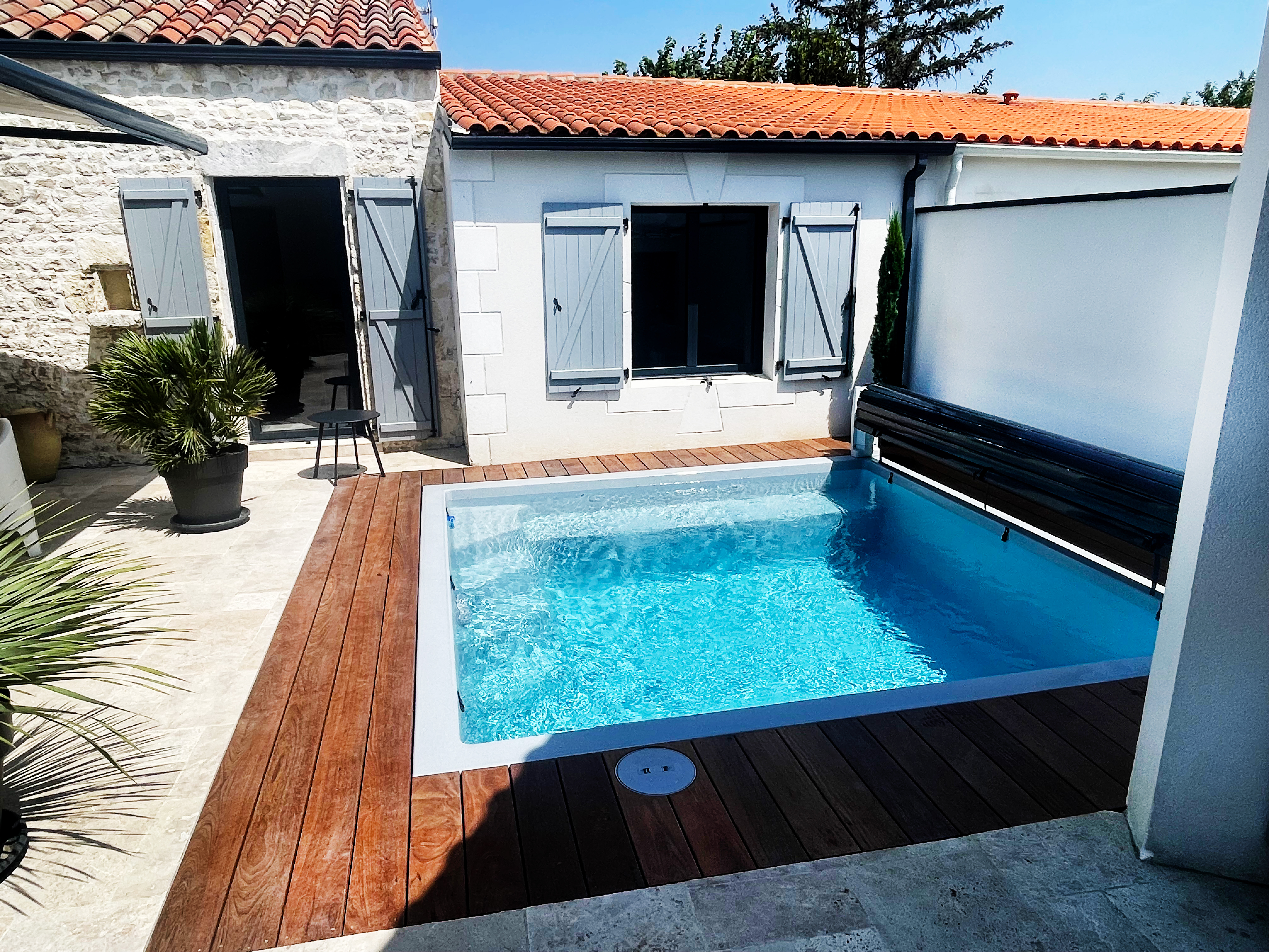 piscine modèle cube sur terrasse