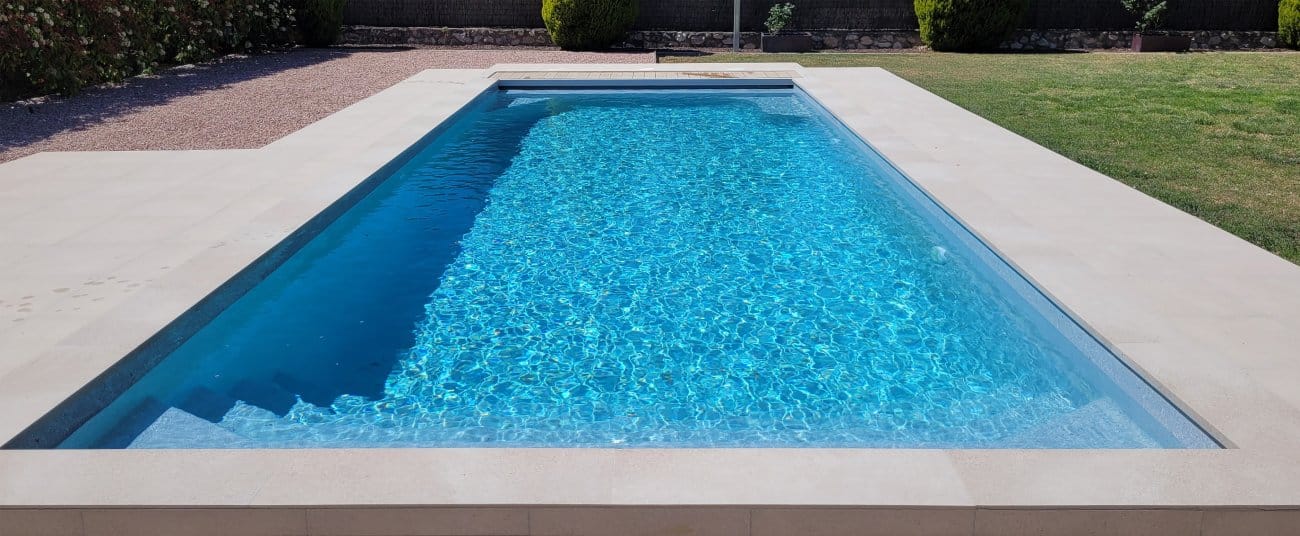 piscine coque modèle Riviera 8