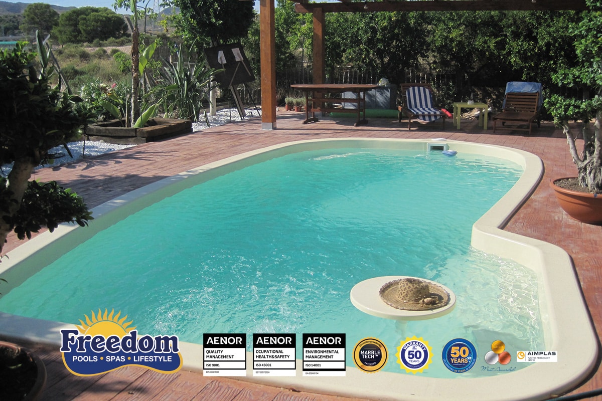 piscine coque modèle Oasis 1