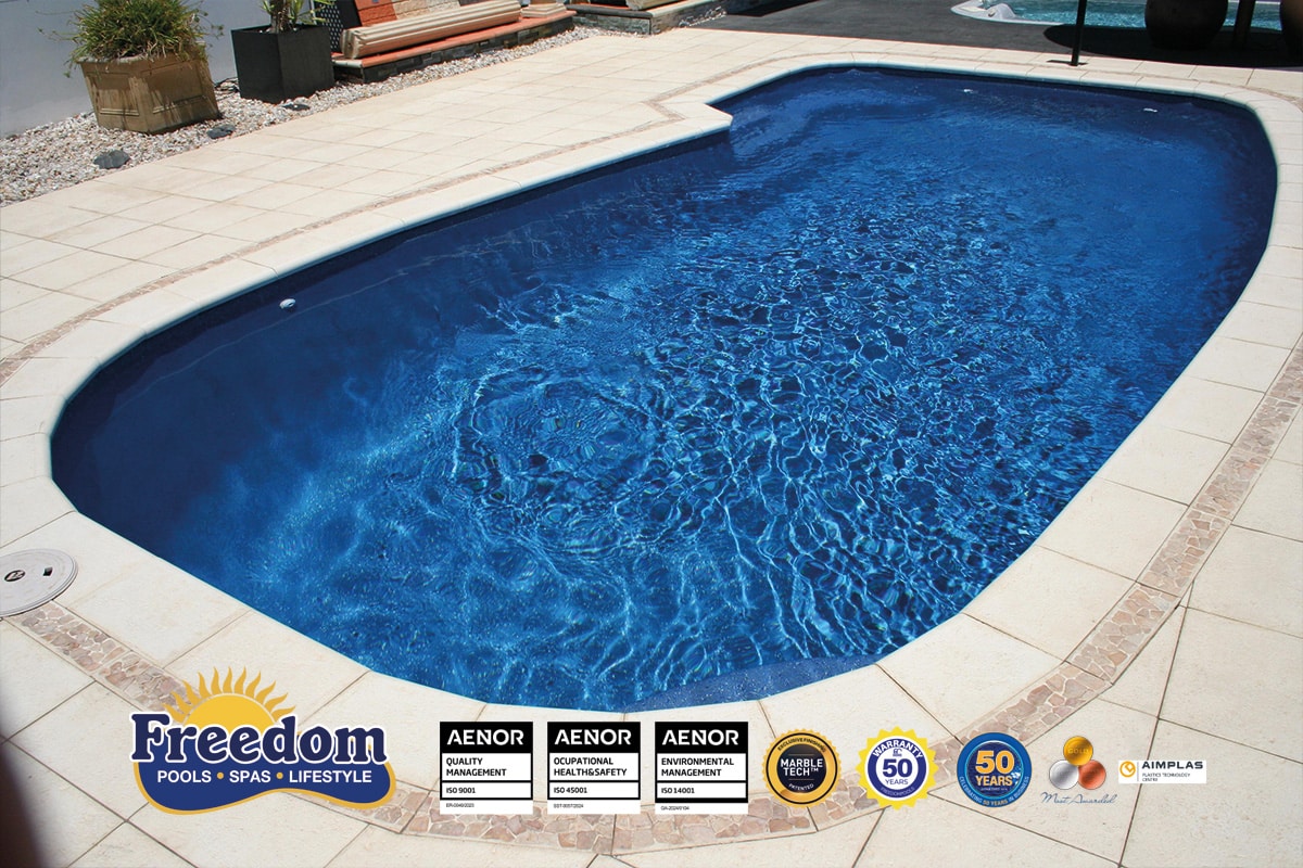 piscine coque modèle Oasis 2