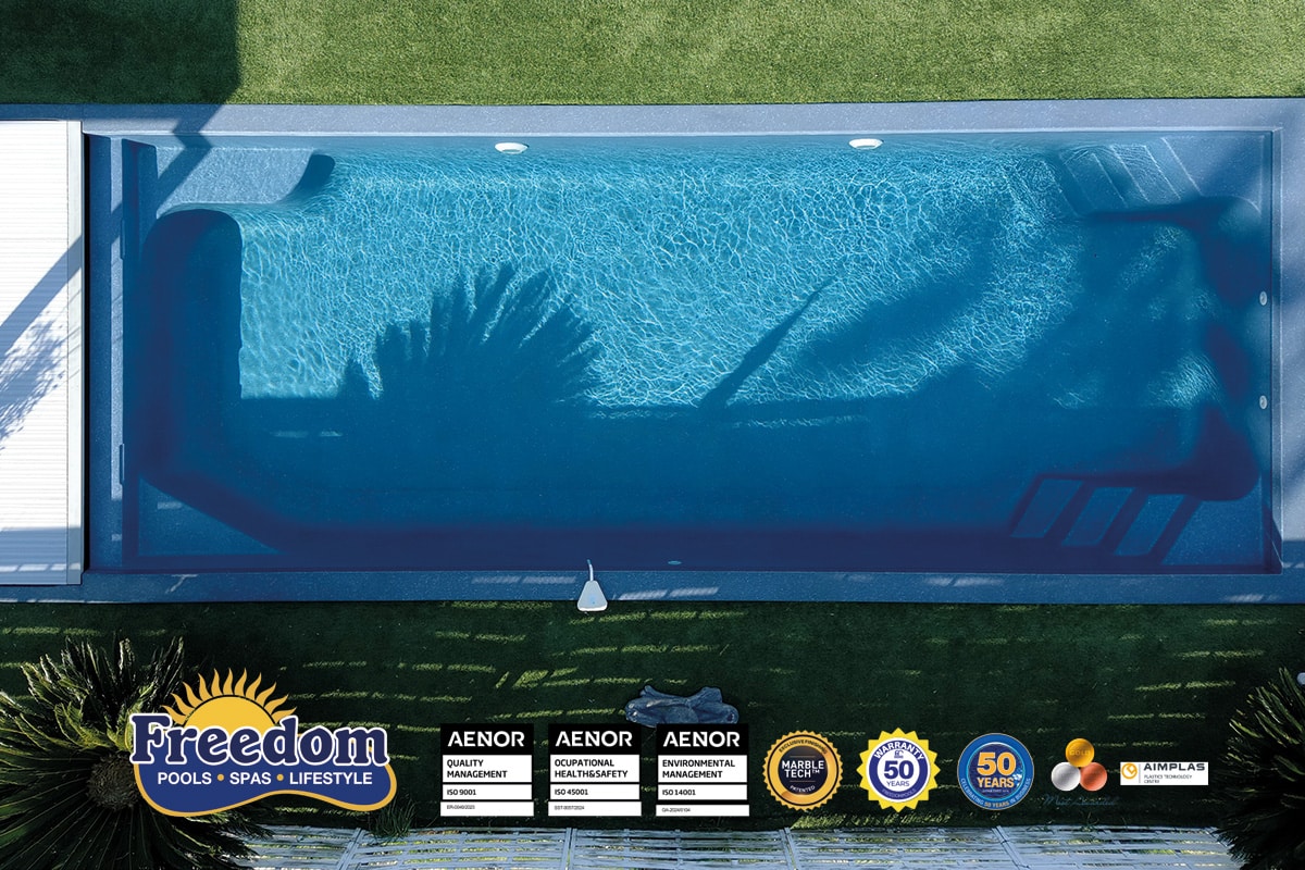 piscine coque modèle Platinum 10 avec volet