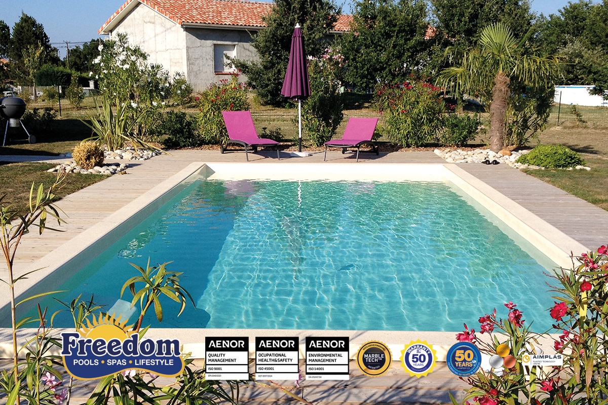 piscine coque modèle Platinum 8