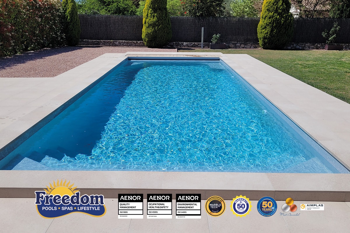 piscine coque australienne modèle Riviera 8