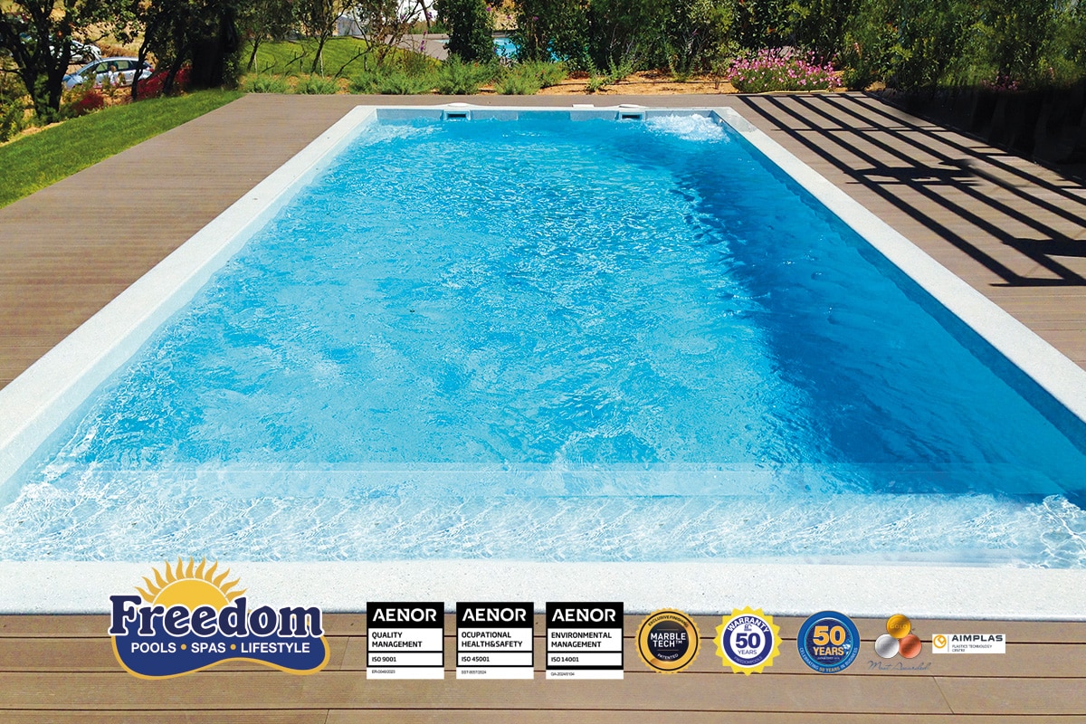 piscine coque modèle Riviera 8