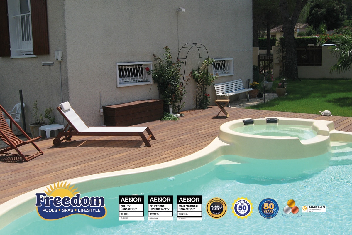 piscine coque australienne modèle Tropicana avec Spa